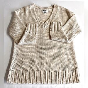 Victoria’s Secret-Oversized,slouchy knit v-neck sweater in great condition XSP